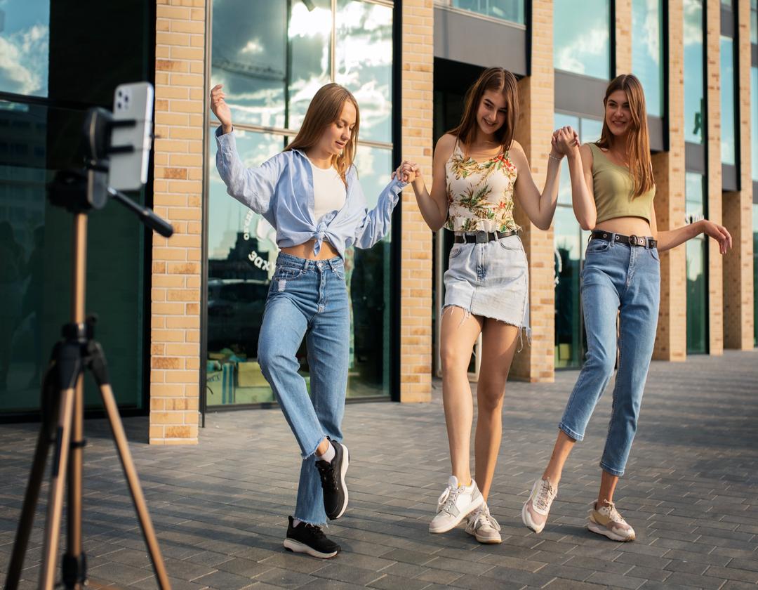 Μάθετε πώς να αξιοποιήσετε trends του TikTok χωρίς να χάσετε την αυθεντικότητά σας. Οδηγός για δημιουργούς και επιχειρήσεις με στρατηγικές που φέρνουν αλληλεπίδραση και αποτελέσματα.