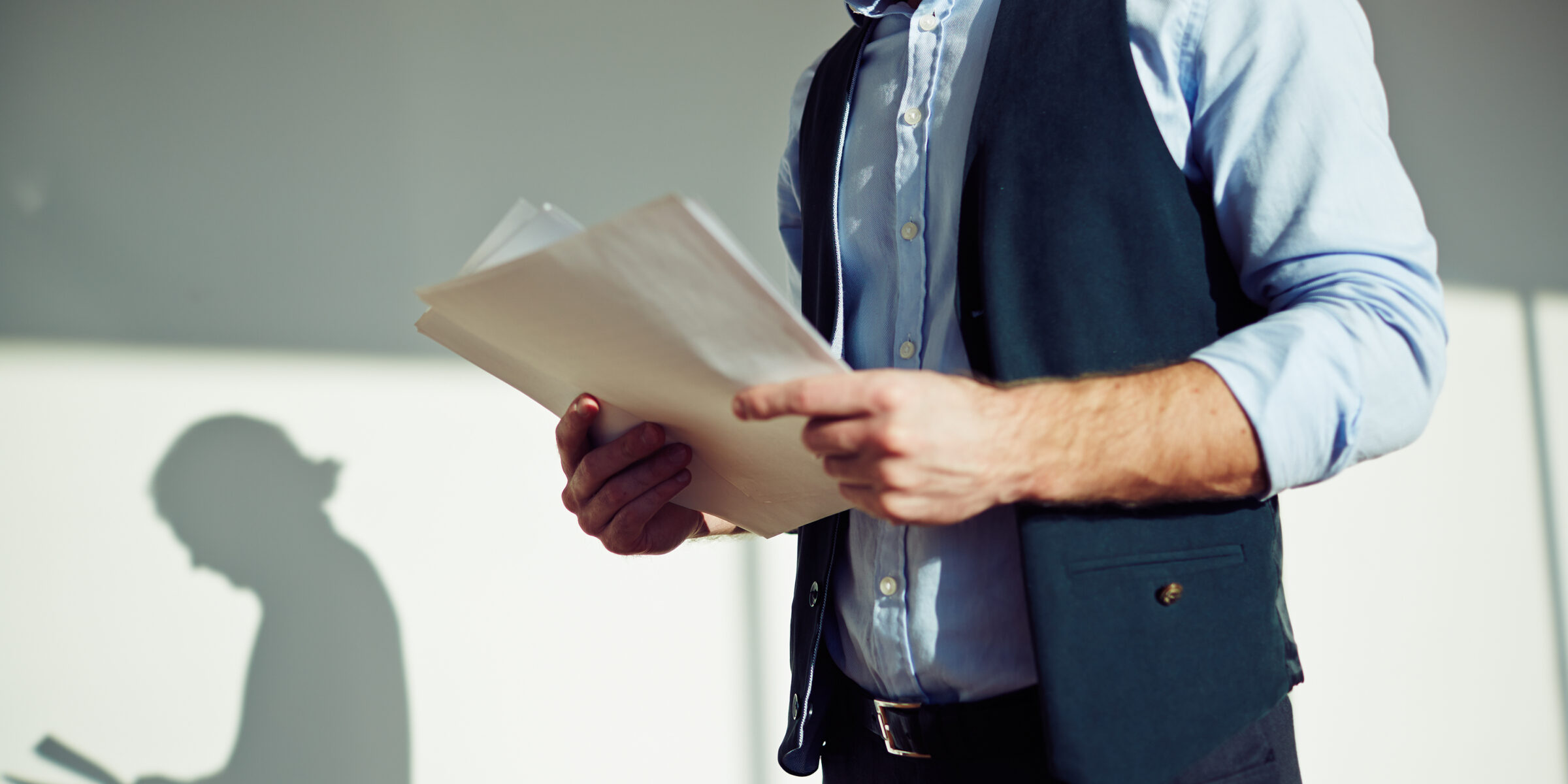 Τι πρέπει να περιλαμβάνει ένα σωστό brief προς την εταιρεία marketing; Δείτε τα βασικά στοιχεία με οδηγό από τη Social Power.